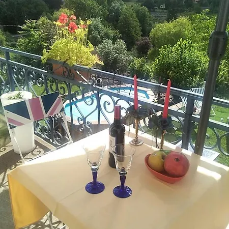 Le 37 לינה וארוחת בוקר 2*
