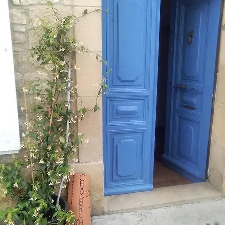 לינה וארוחת בוקר Le 37 Caylus